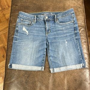Ladies American Eagle denim shorts size 12